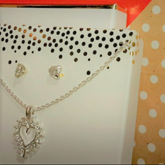 NEW! 3 piece Jewelry Set Heart Necklace with EarringS Simulated Diamonds Sparkle - Picture 12 of 14
